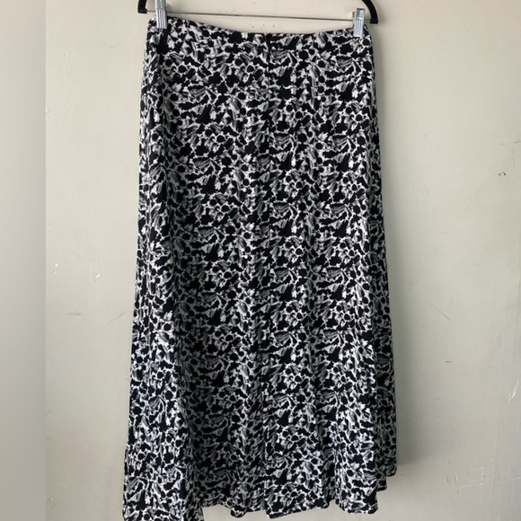 Madewell Side-Slit Midi Skirt in Floral Crepe 6 - Picture 7 of 9